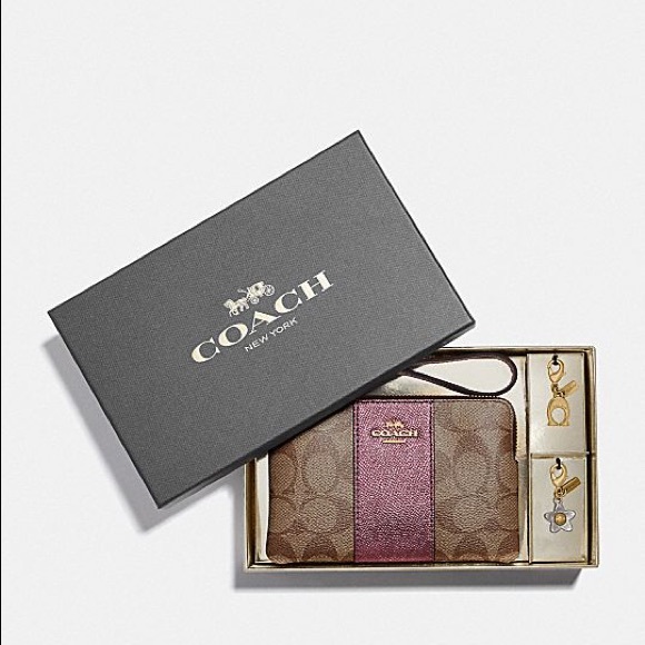 Coach Handbags - NWT🎁 Coach Boxed Corner Zip Wristlet w/ Charms